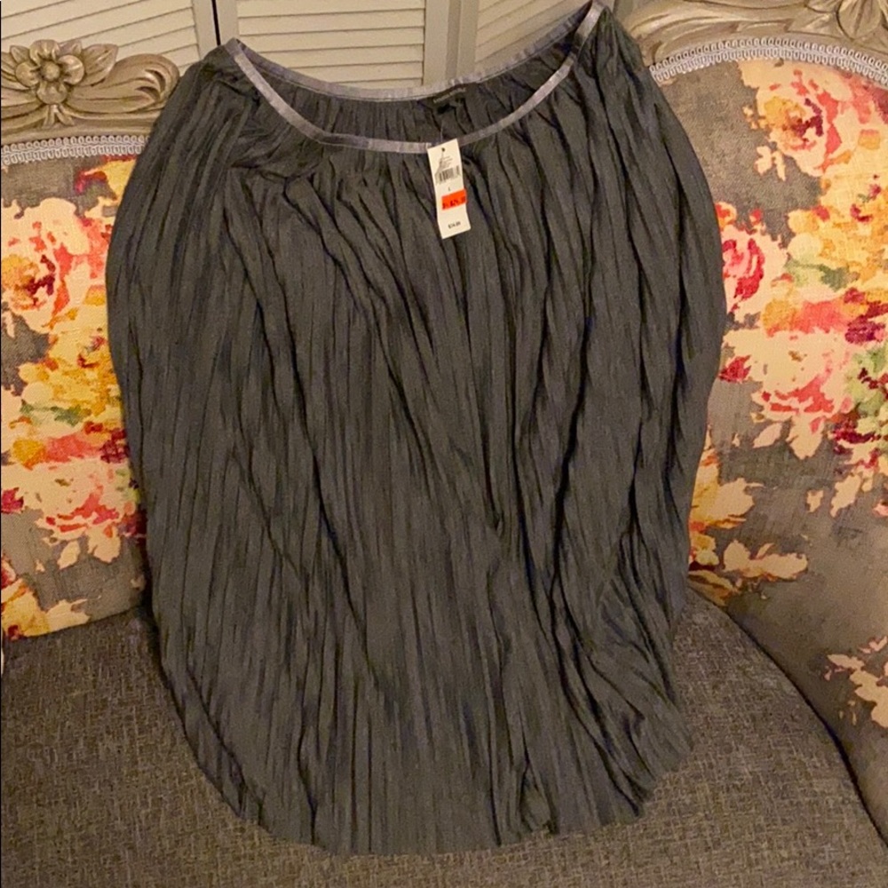 Grey pleated skirt